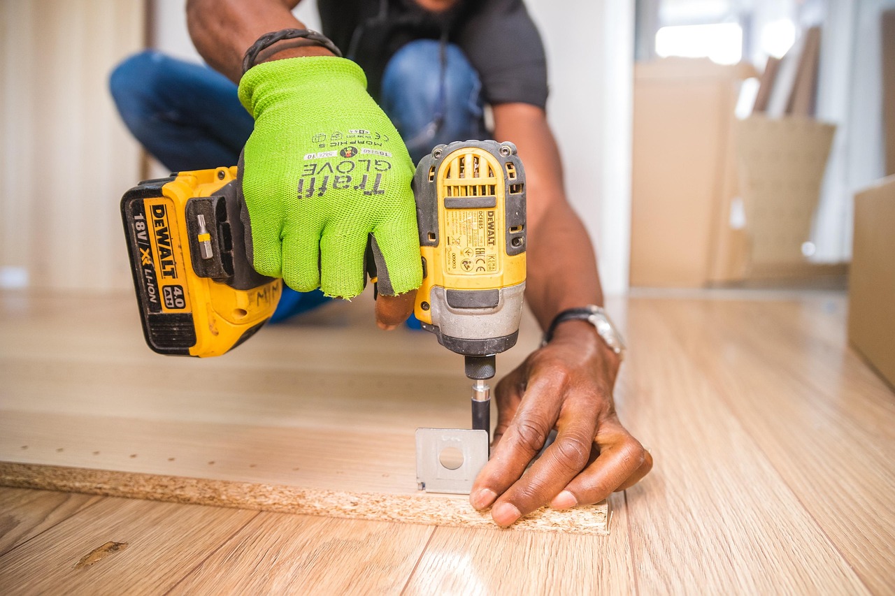 Инструменты и крепеж для сборки мебели